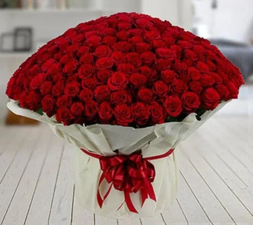 Grandeur Red Roses Extravaganza