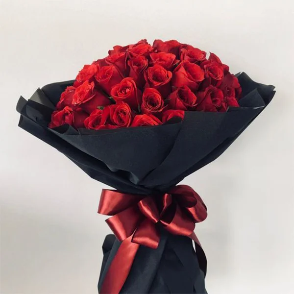 Elegant Red Rose Bouquet in Black Wrap - Image 4
